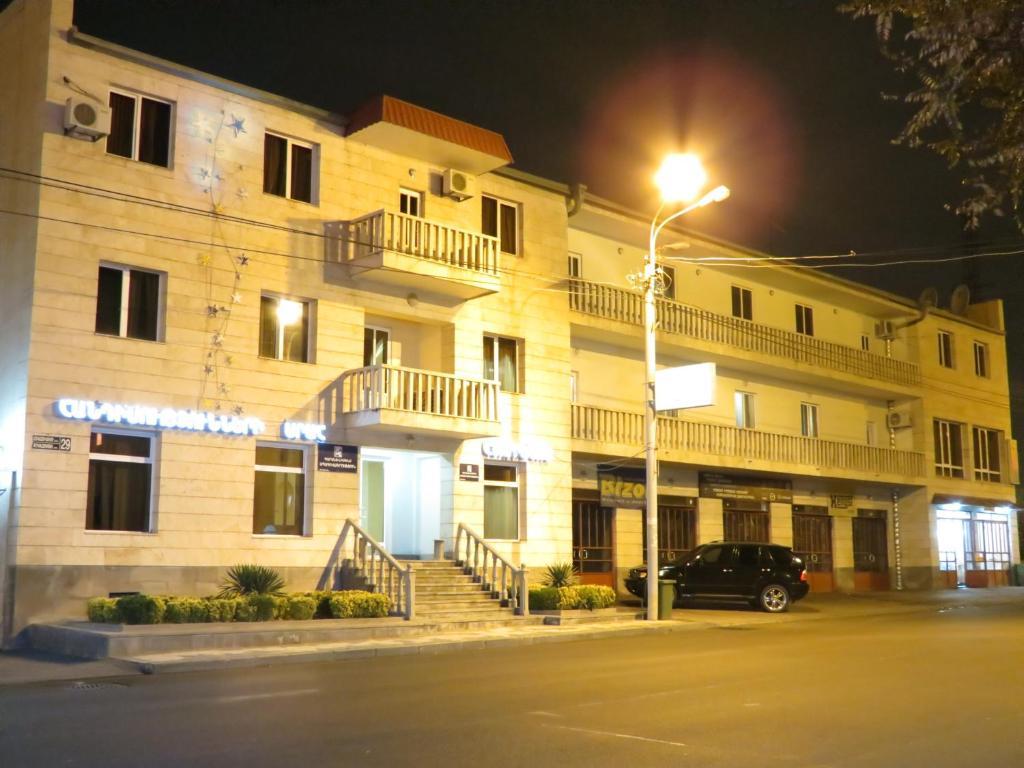 White House Hotel Jerevan Exteriör bild
