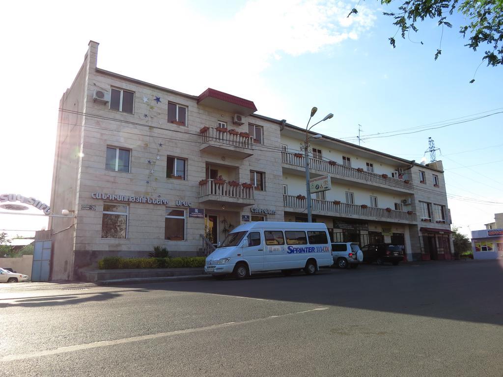 White House Hotel Jerevan Exteriör bild